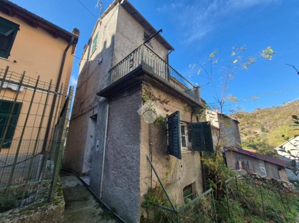 appartamento in vendita a Montoggio in zona Carpi