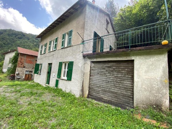 casa indipendente in vendita a Montoggio in zona Trefontane