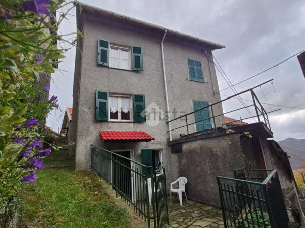 appartamento in vendita a Montoggio in zona Casà