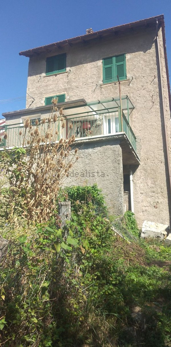 casa indipendente in vendita a Montoggio in zona Casà