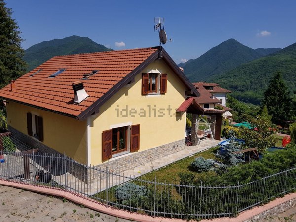 casa indipendente in vendita a Montoggio in zona Casà