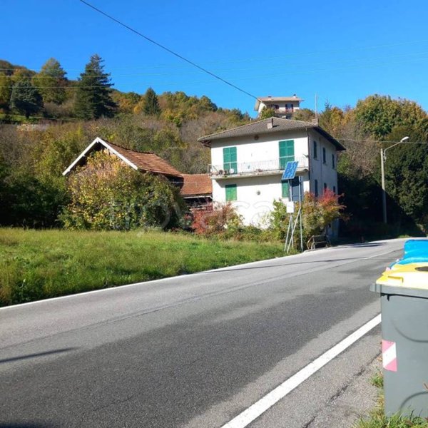 casa indipendente in vendita a Montoggio in zona Casalino