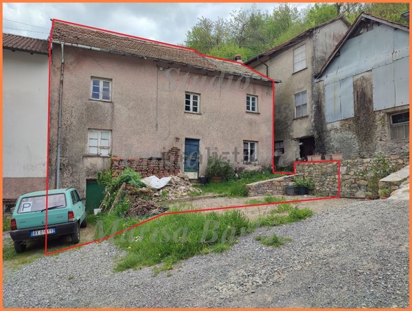 casale in vendita a Montoggio in zona Casà