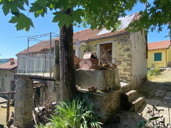 casa indipendente in vendita a Montoggio in zona Casà