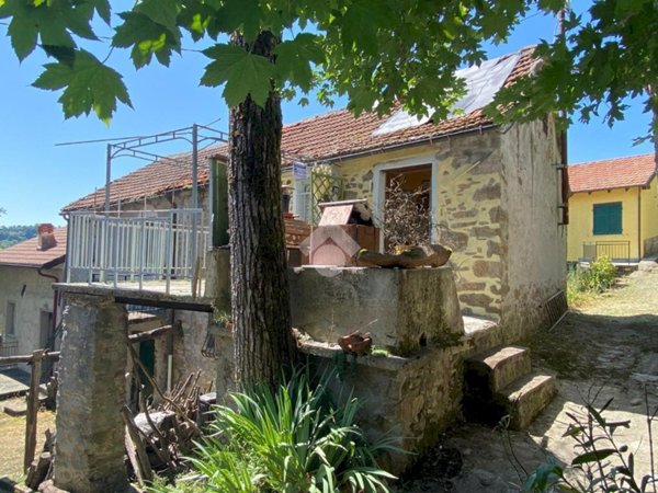 casa semindipendente in vendita a Montoggio in zona Casà