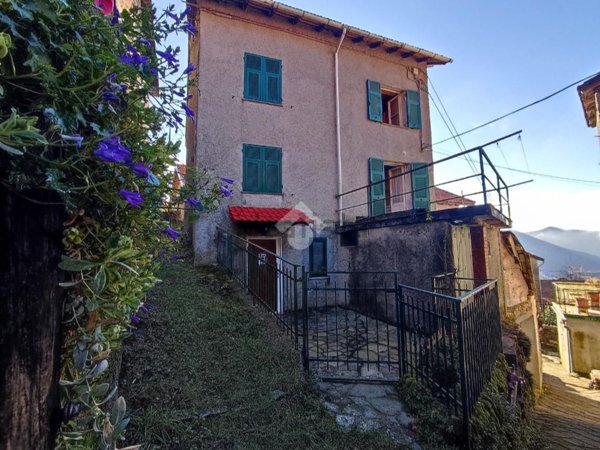 appartamento in vendita a Montoggio in zona Casà