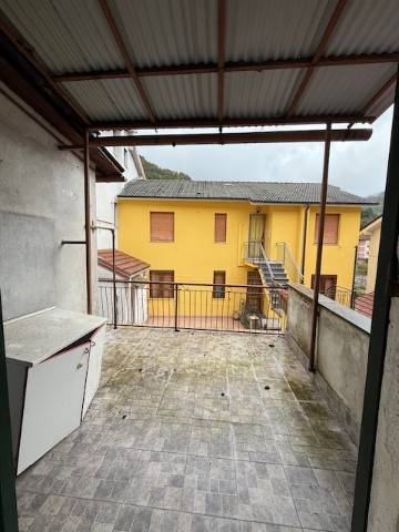 appartamento in vendita a Montoggio