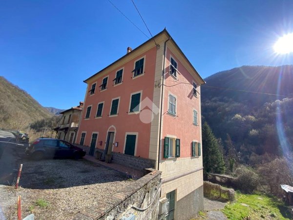 appartamento in vendita a Montoggio in zona Morasco