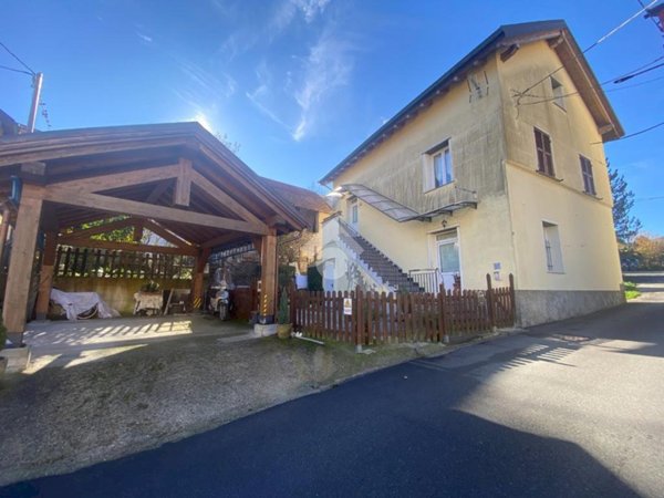 casa indipendente in vendita a Montoggio in zona Carpi