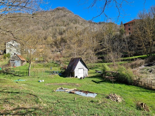 casa indipendente in vendita a Montoggio in zona Casà