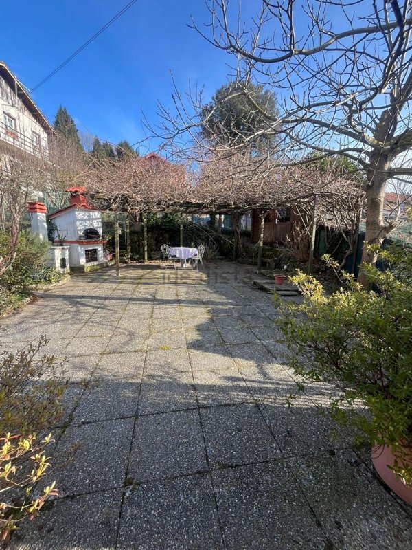 appartamento in vendita a Montoggio in zona Creto