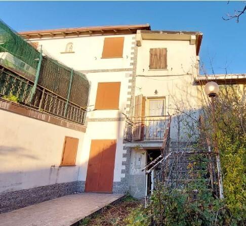 pentavano in vendita a Montoggio in zona Creto