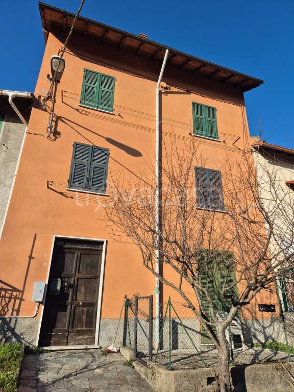 appartamento in vendita a Montoggio in zona Casà