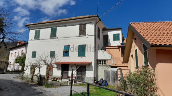 appartamento in vendita a Montoggio