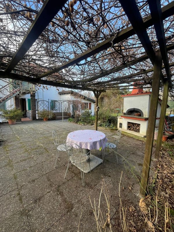 esavano in vendita a Montoggio in zona Casà