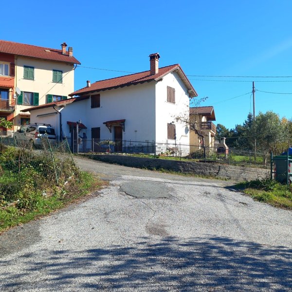 casa indipendente in vendita a Montoggio in zona Casà