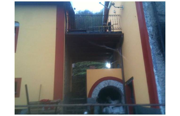 casa indipendente in vendita a Montoggio in zona Castiglione