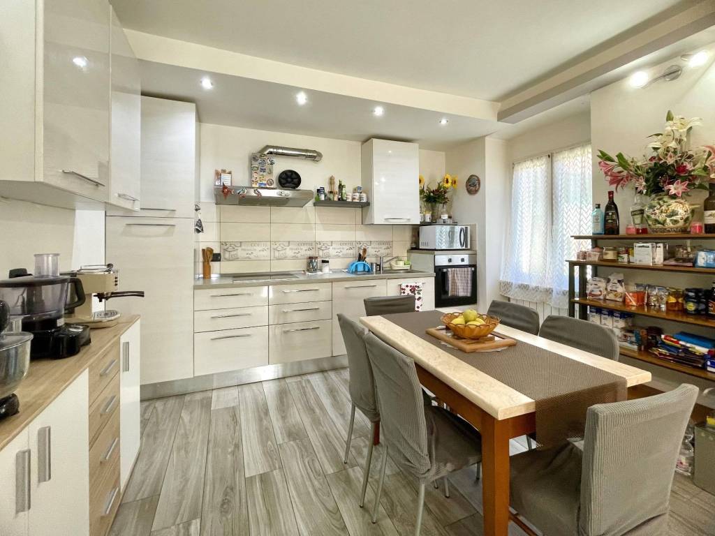 appartamento in vendita a Montoggio in zona Morasco