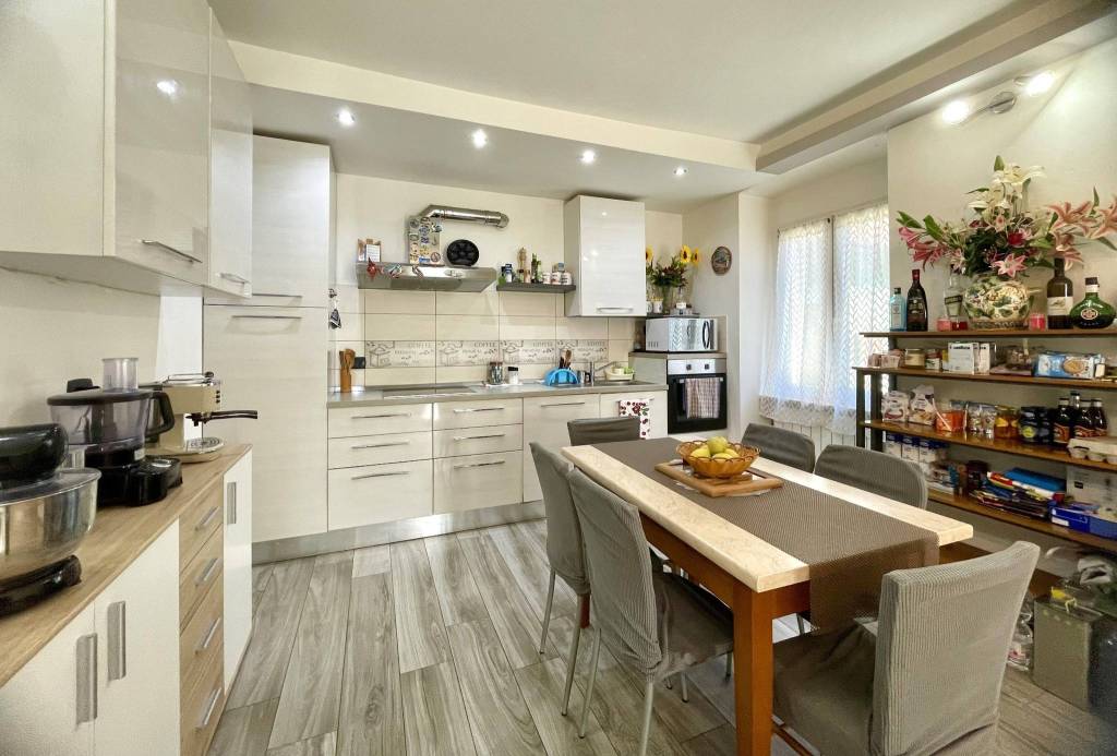 appartamento in vendita a Montoggio in zona Casà