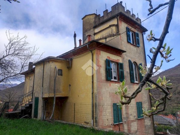 casa indipendente in vendita a Montoggio
