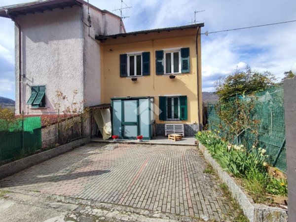 casa indipendente in vendita a Montoggio in zona Casà