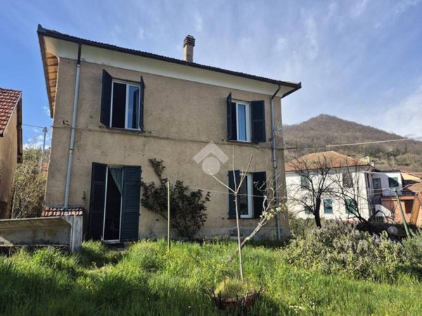casa indipendente in vendita a Montoggio in zona Casà
