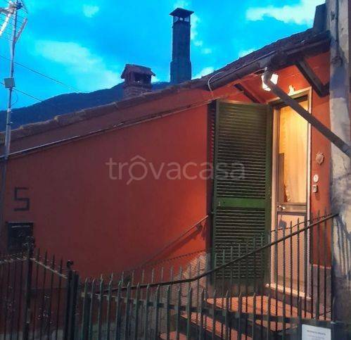 casa indipendente in vendita a Montoggio