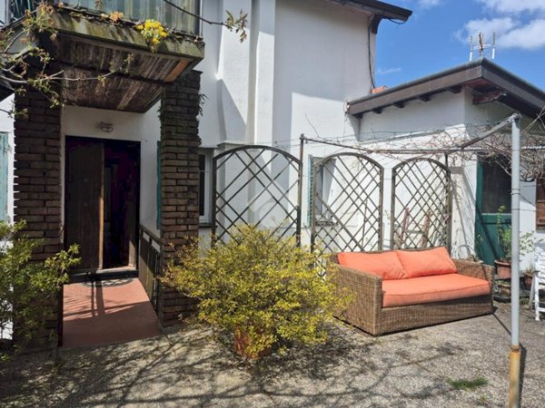 appartamento in vendita a Montoggio in zona Creto