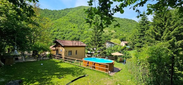 appartamento in vendita a Montoggio in zona Casà