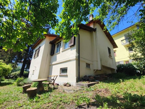 casa indipendente in vendita a Montoggio in zona Casà