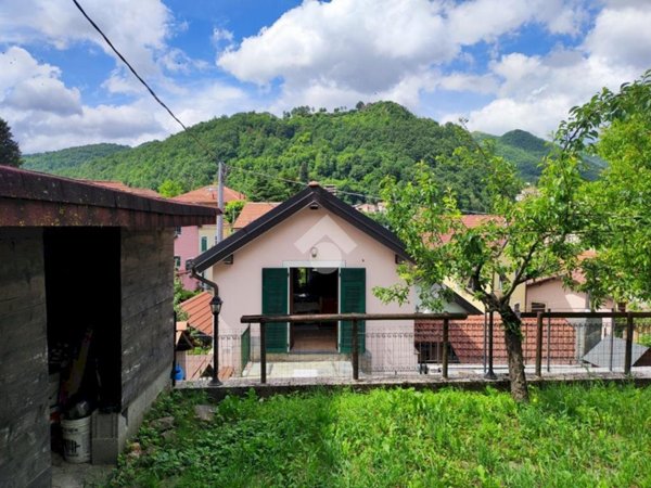 casa indipendente in vendita a Montoggio in zona Casà