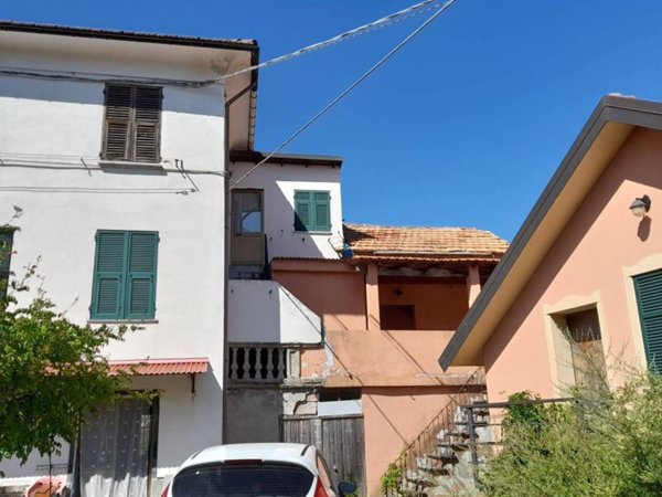 appartamento in vendita a Montoggio in zona Costa