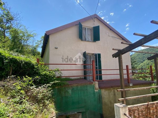 casa indipendente in vendita a Montoggio in zona Casà
