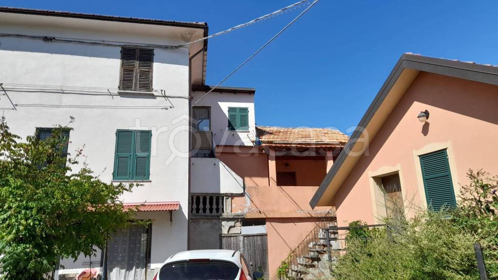 appartamento in vendita a Montoggio in zona Costa