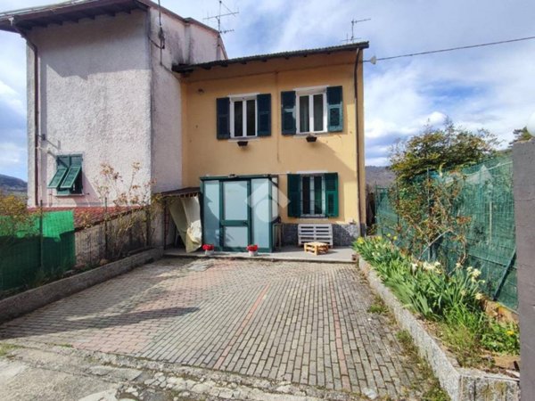 casa indipendente in vendita a Montoggio in zona Colletta