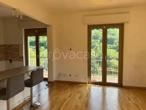 appartamento in vendita a Montoggio in zona Bromia