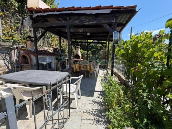 appartamento in vendita a Montoggio in zona Granara