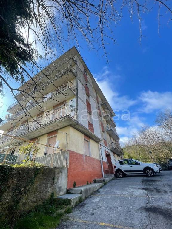 appartamento in vendita a Montoggio in zona Creto