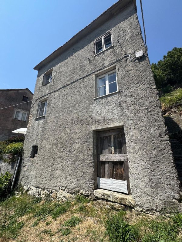 casa indipendente in vendita a Montoggio in zona Bargagliotti