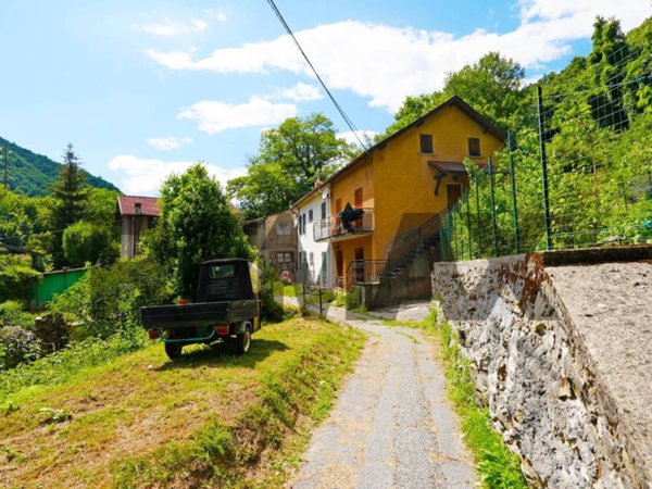 casa indipendente in vendita a Montoggio in zona Casà