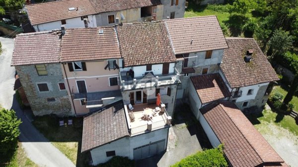 casa indipendente in vendita a Montoggio