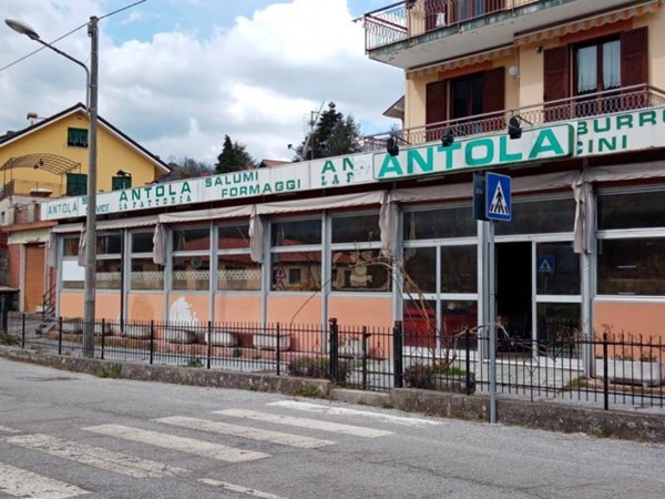 locale commerciale in vendita a Montoggio