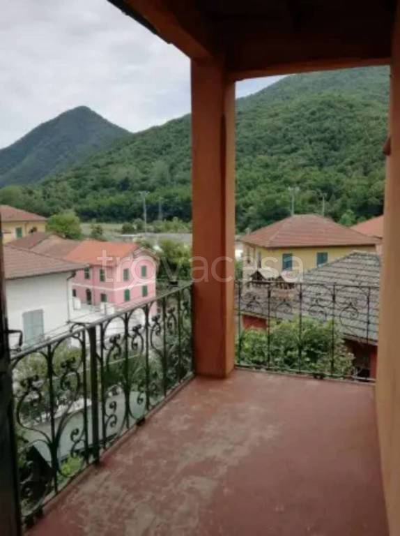appartamento in vendita a Montoggio in zona Casà