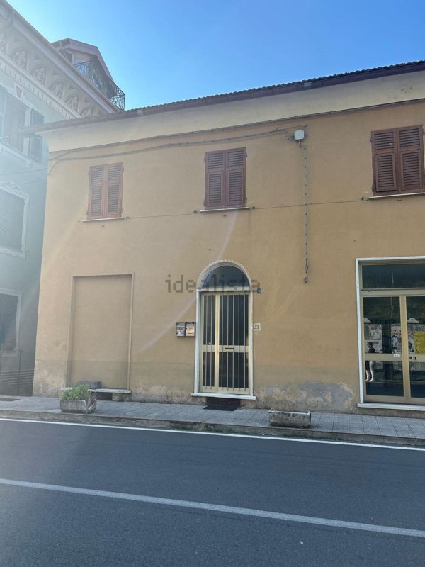 appartamento in vendita a Montoggio in zona Montoggio Centro