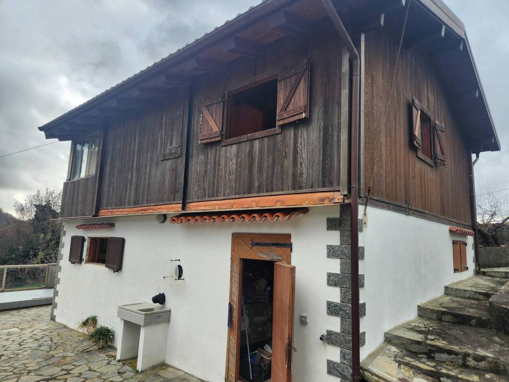 casa indipendente in vendita a Ne