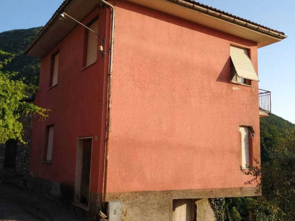 casa indipendente in vendita a Ne