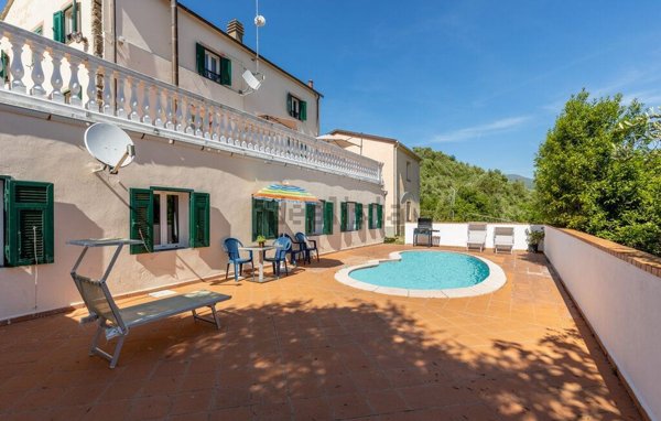 casa indipendente in vendita a Ne