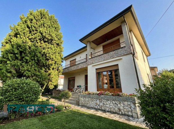 casa indipendente in vendita a Ne