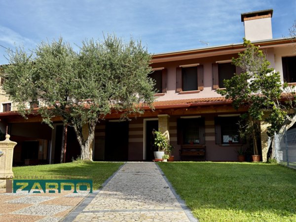 casa indipendente in vendita a Ne