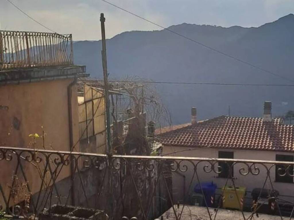 intera palazzina in vendita a Ne